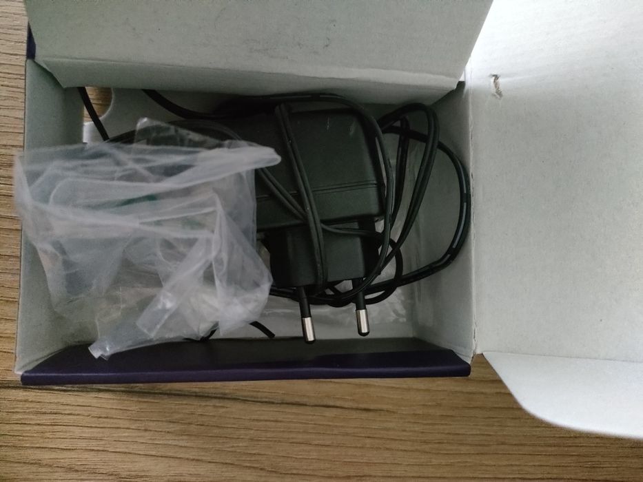 Dekoder Korbox SOIAV 4K, pilot i zasilacz w zestawie