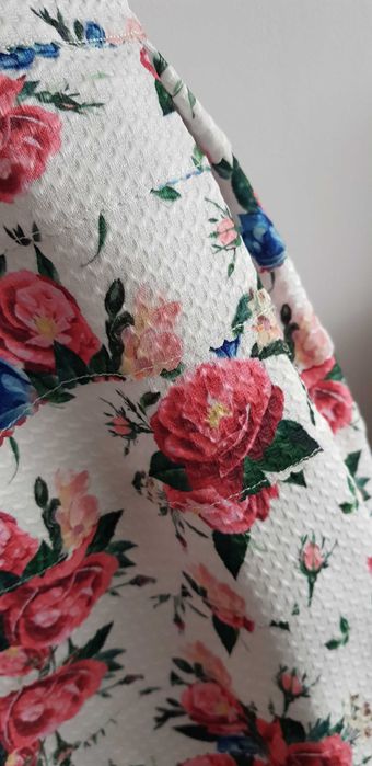 Spódnica na gumie Amisu rozm. 34/36 komunia