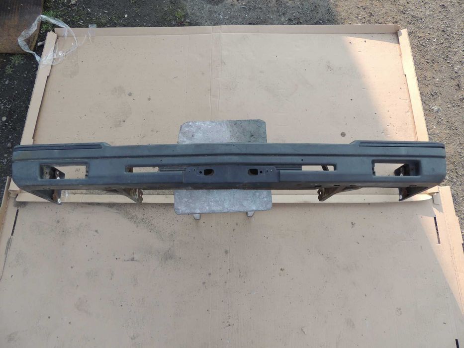 Zderzak przód przedni belka zderzaka Nissan Laurel C32 85,86,87,88,89