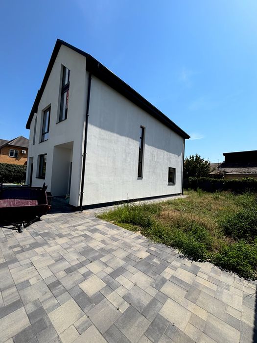 Продаж танхауса з великою ділянкою