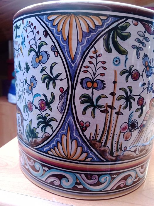Vaso cilíndrico cerâmica berardos pintado à mão séc. XVII