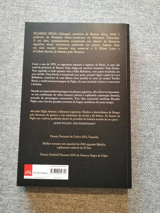 Livro "Alvo noturno" de Ricardo Piglia