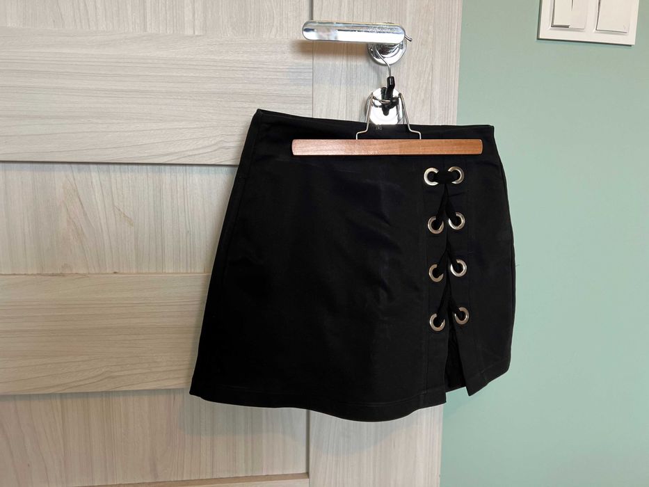 Czarne eleganckie spodenki/spódniczka, Stradivarius, r.XS/34