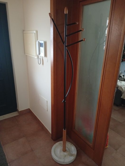 SÓ HOJE 20€. Bengaleiro c/ base em Mármore