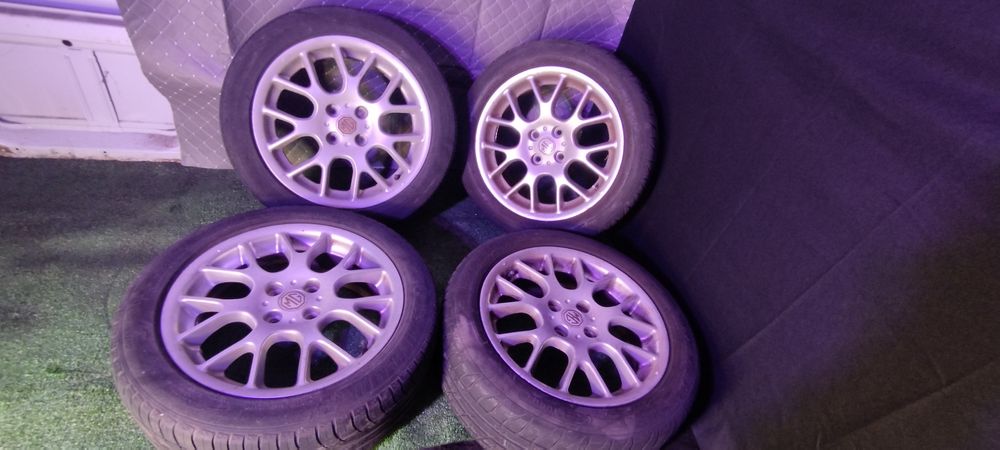 Jantes provenientes de um mg zr