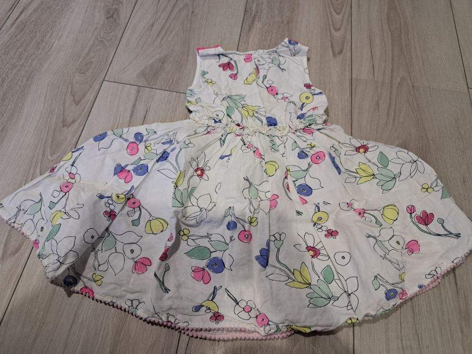 Sukienka w kwiaty, na podszewce, rozkloszowana 104