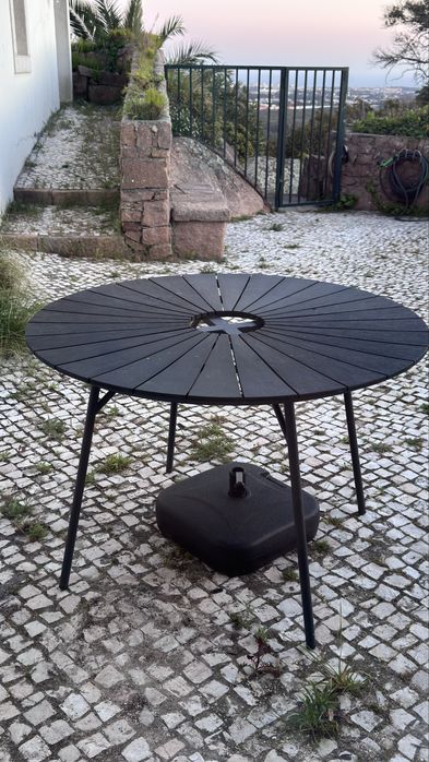 Mesa de jardim preta - madeira artificial