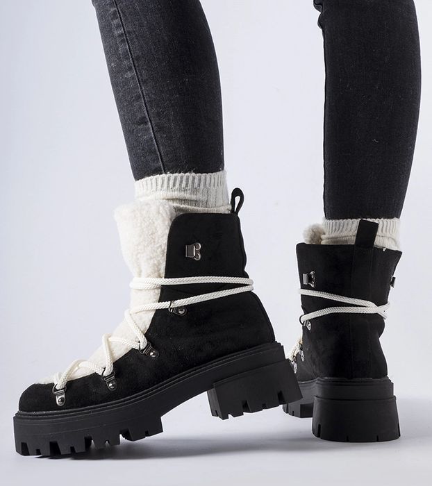 Czarne workery z ozdobnym językiem Perugia