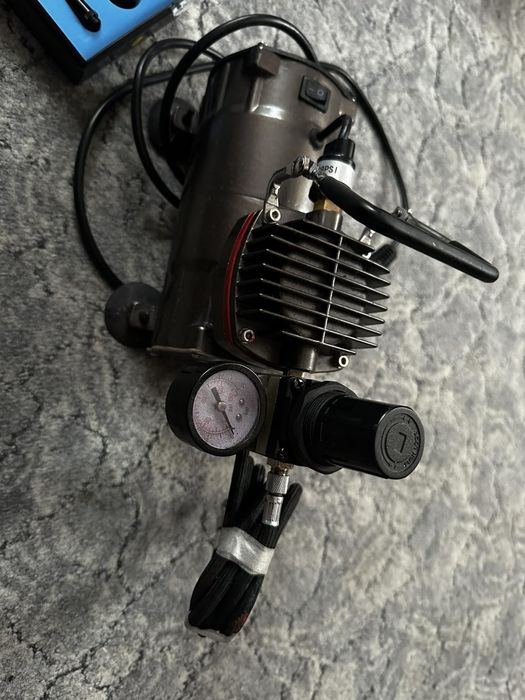 Аерограф з мінікомпресором.