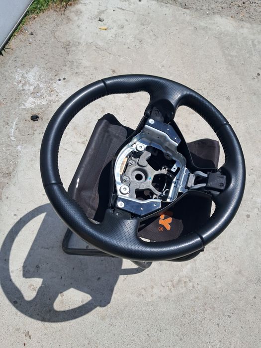 Кермо Ніссан Жук