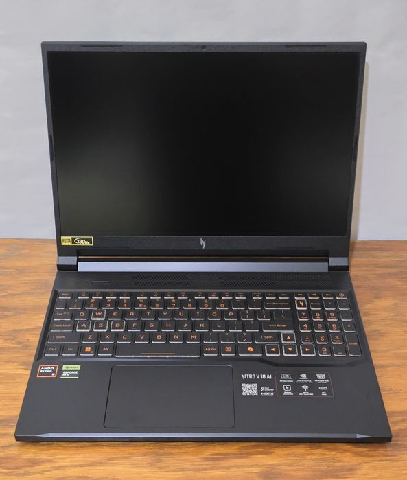 Acer Nitro V16 RTX5050 Ryzen 5 180hz