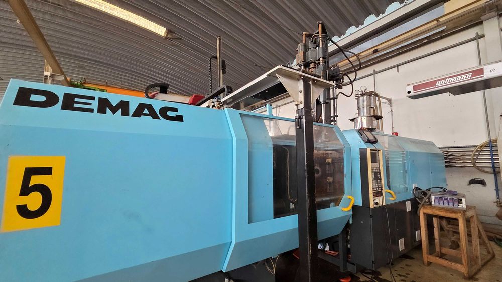 Máquina de injeção Demag 250 TON