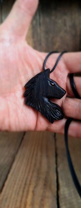 Biżuteria z czarnego dębu