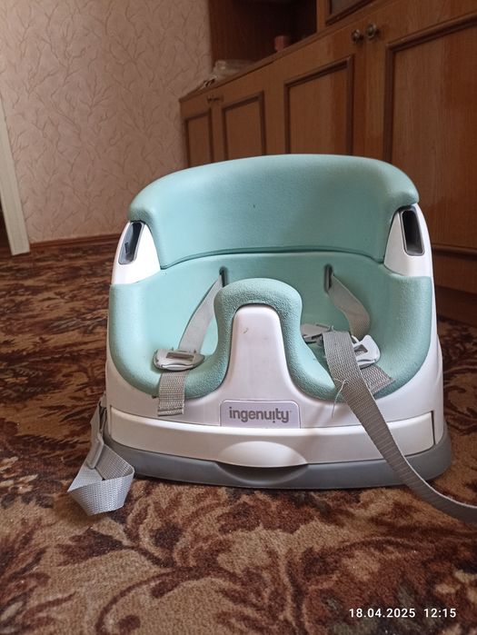 Продам дитяче сидіння бустер Ingenuity Baby - Base 2 in 1  б. у.