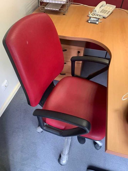 Mesas de escritório com módulos de 3 gavetas