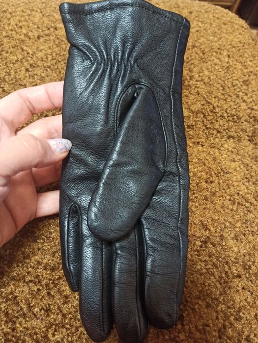 Перчатки женские натуральная кожа.
