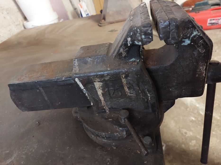Stół  warsztatowy   metalowy