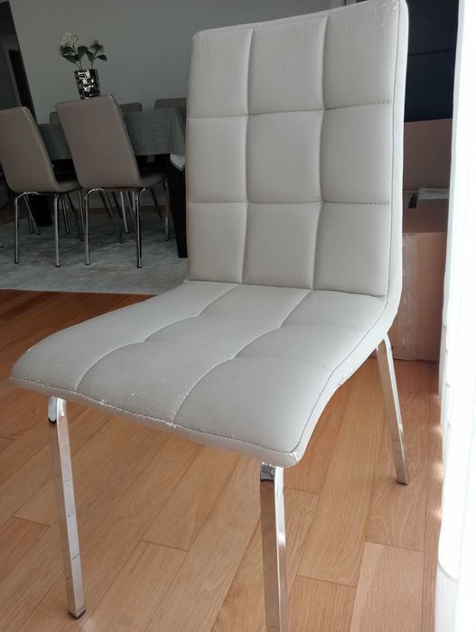 Vendo 8 cadeiras de jantar p/ estofar