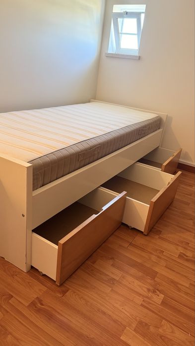 Cama individual com ou sem colchão em muito bom estado