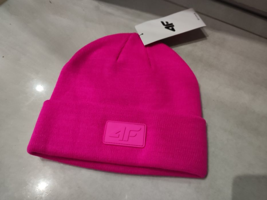 Czapka różowa 4F nowa z metką
