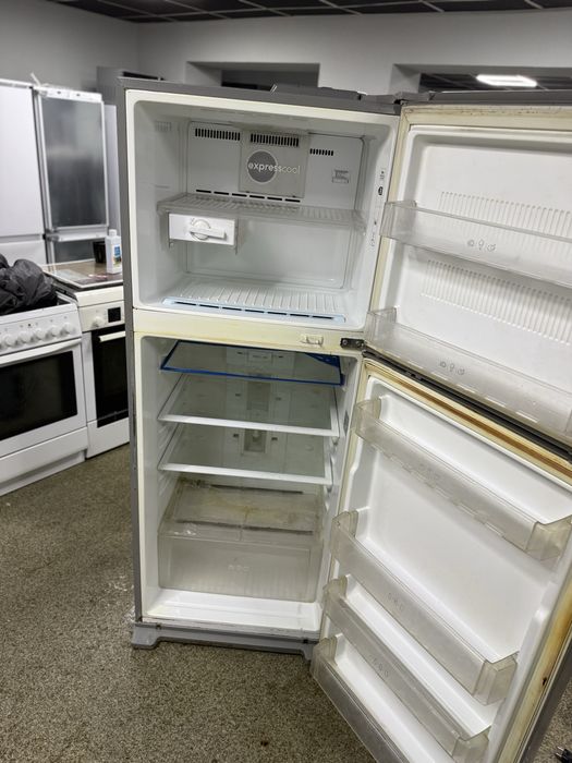 Холодильник LG повністю справний. Доставка