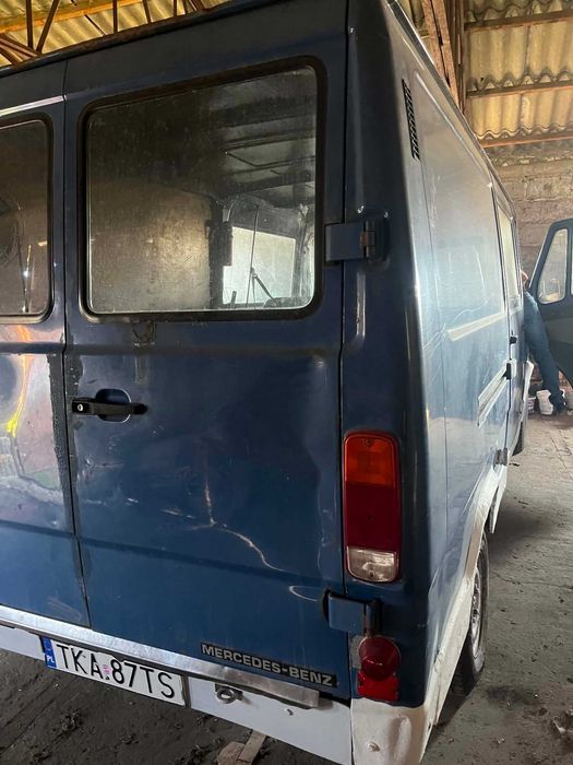 Samochód Dostawczy Mercedes Benz (Kaczka)