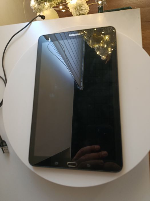 Планшет Samsung 10 дюймів