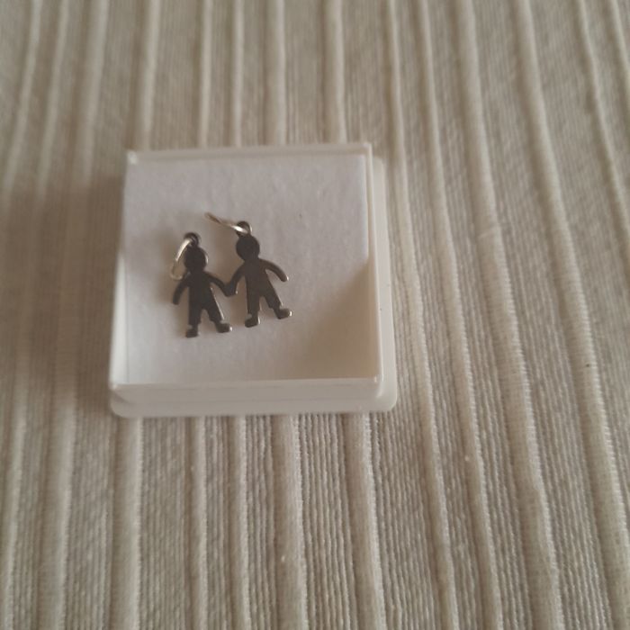 Pendente em prata meninos