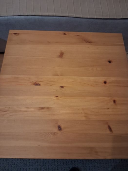 Drewniany stolik kawowy Ikea Hemnes