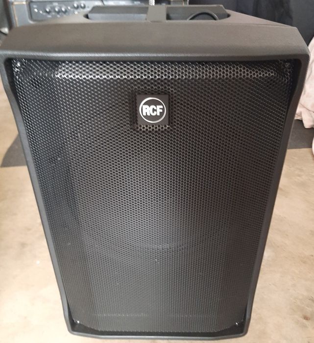 Coluna Array RCF Evox J8 como nova