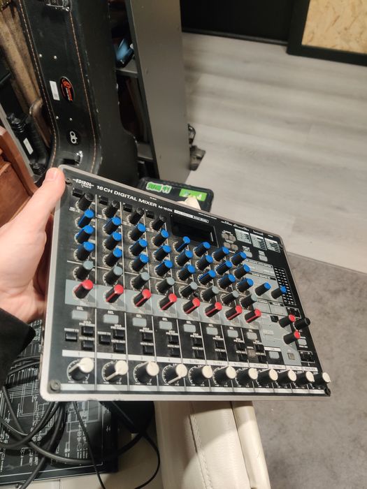 Material de Estúdio ( Tascam, Mackie, Presonus, Roland edirol, Line6 )