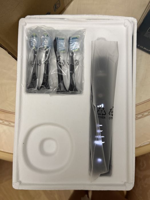 Набор електричних зубних щіток Philips Sonicare 9000 HX9914/63