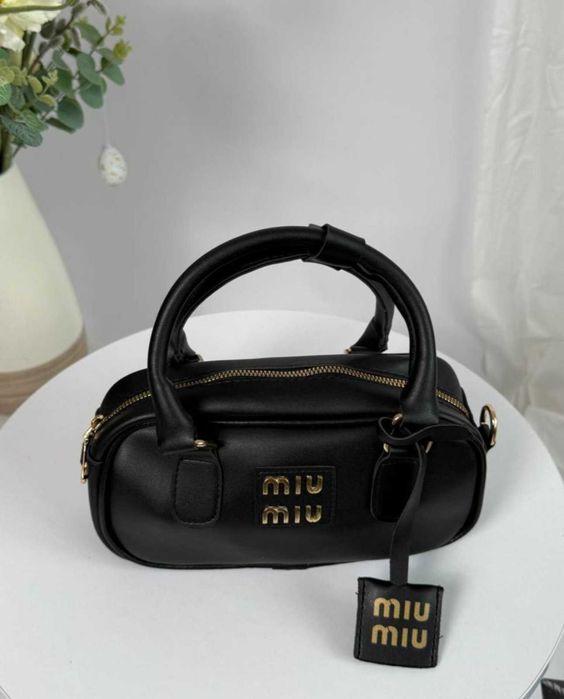 Чорна сумка міу міу