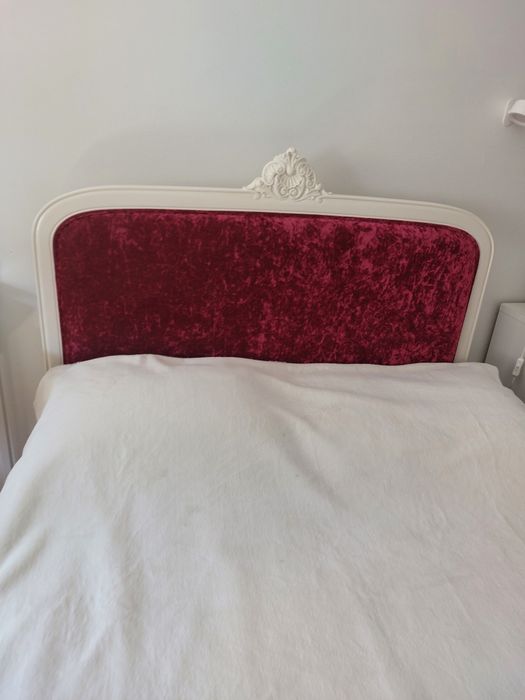 Cama de solteiro  forrada a veludo