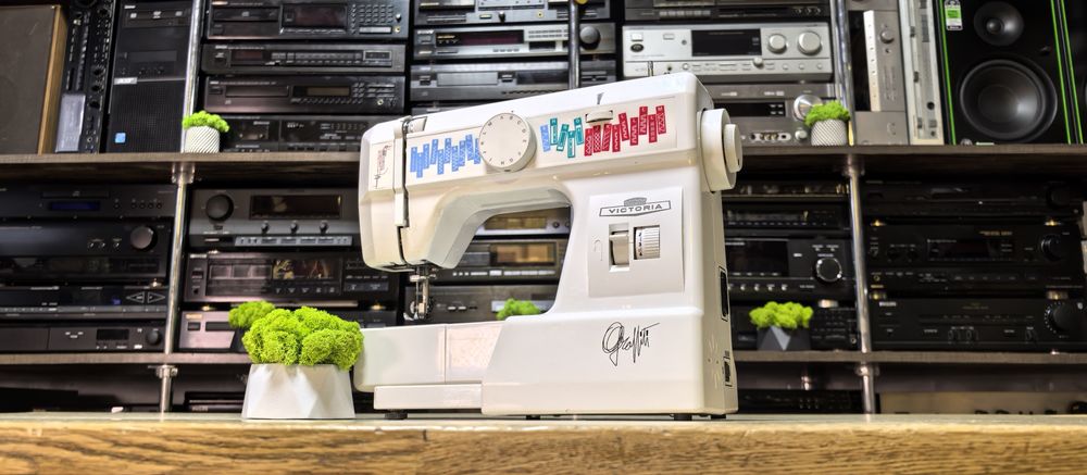 Швейна машинка Victoria 7810