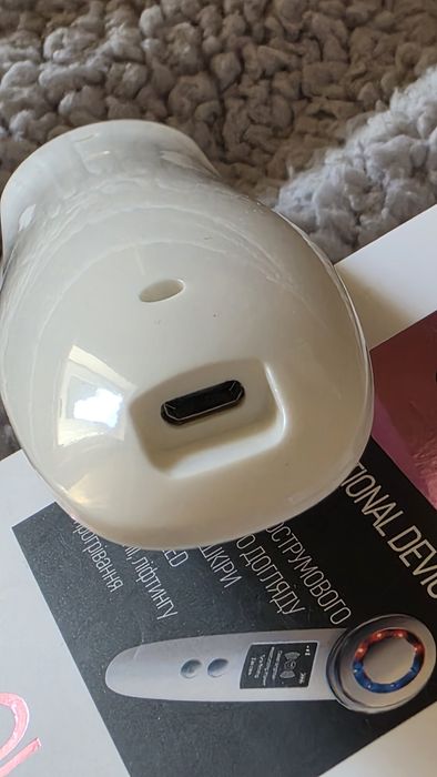 Аппарат для очищения обличчя 4в1