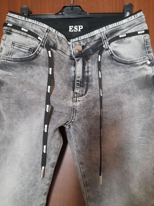 Damskie szare spodnie jeans