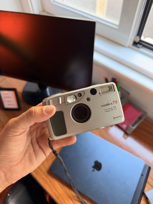 Yashica T5 (point n shot)