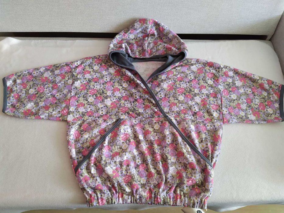 Nowa BLUZKA DAMSKA Kaptur Kangurek Kwiaty Uniwersalna