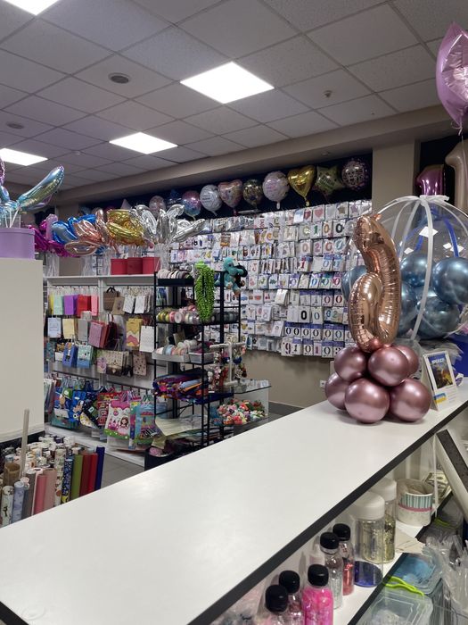 Продам магазин в торговому центрі