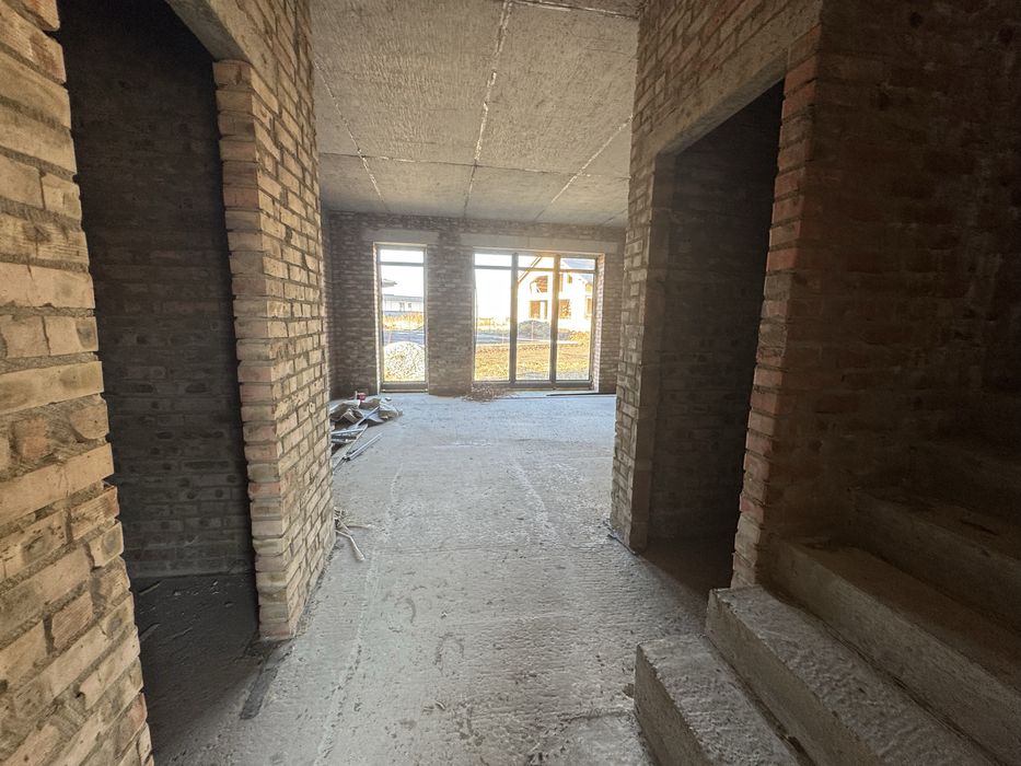 Продаж Стильного Котеджу  на Щасливому.