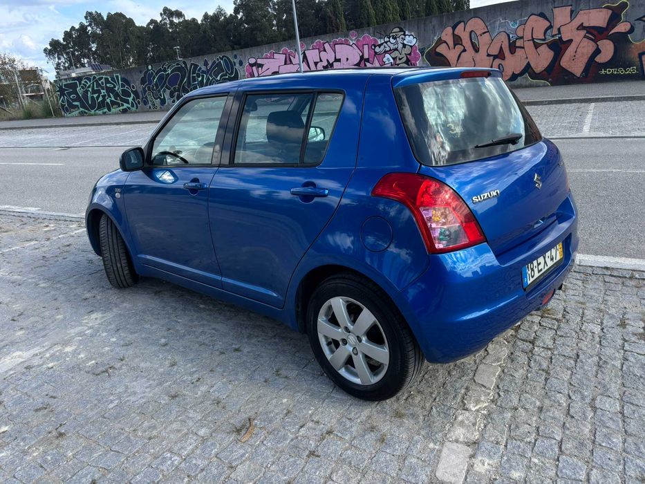 SUZUKI SWIFTcitadino económico, em estado impecável