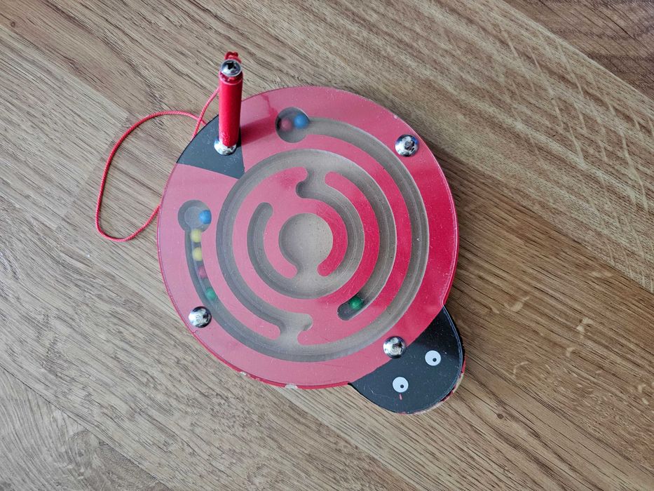 Biedronka, labirynt, gra zręcznościowa