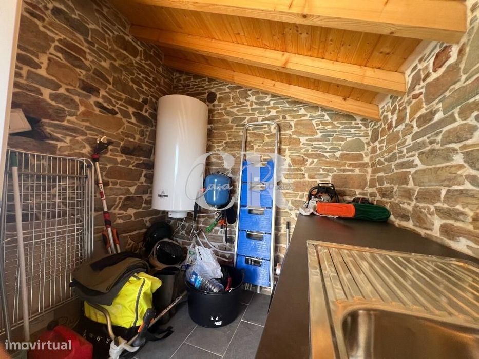 Casa de Pedra Renovada, Ruínas, Riacho, Poços e 15.570m2 de Terreno na