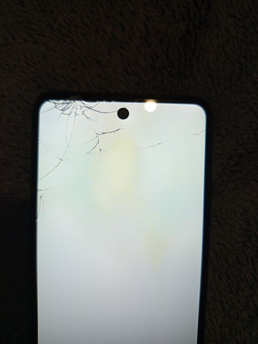 Infinix Smart 8  (+ 3 чехла)