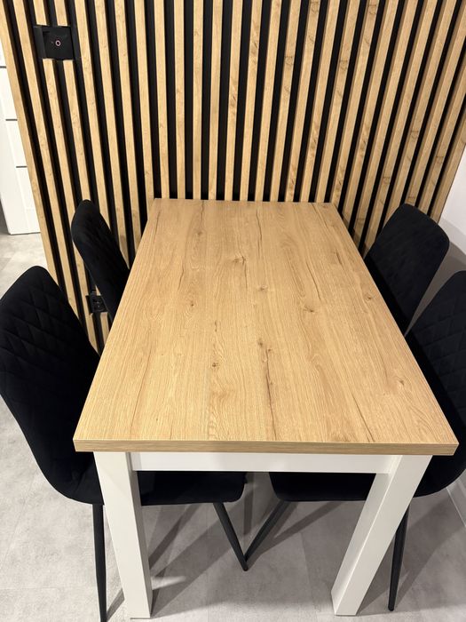 Sprzedam stół z drewnianym blatem