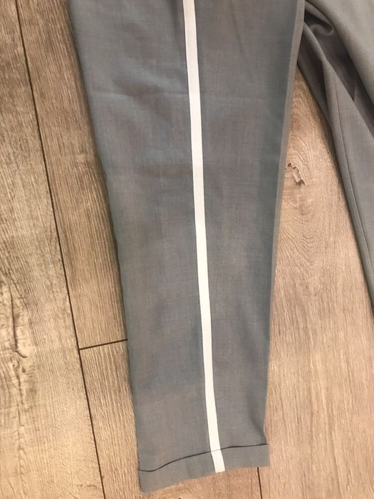 Nowe spodnie chino z lampasami Sinsay, rozmiar M