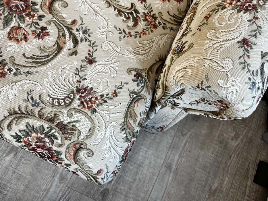 Sofa (Wersalka) z nowym odbiciem.