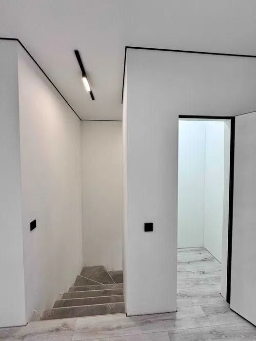 Продаж будинок таунхаус в закритому містечку набережна озеро