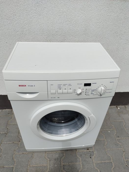 Пральна машина BOSCH МАХХ  4 kg  з Європи.вузька 40 см. Класний стан